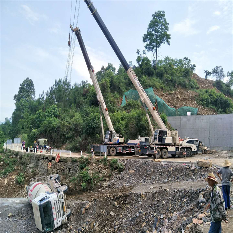 项城汽车掉沟里叫吊车救援要多少钱